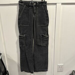 Very gently used Womens Hollister cargo jeans in distressed black